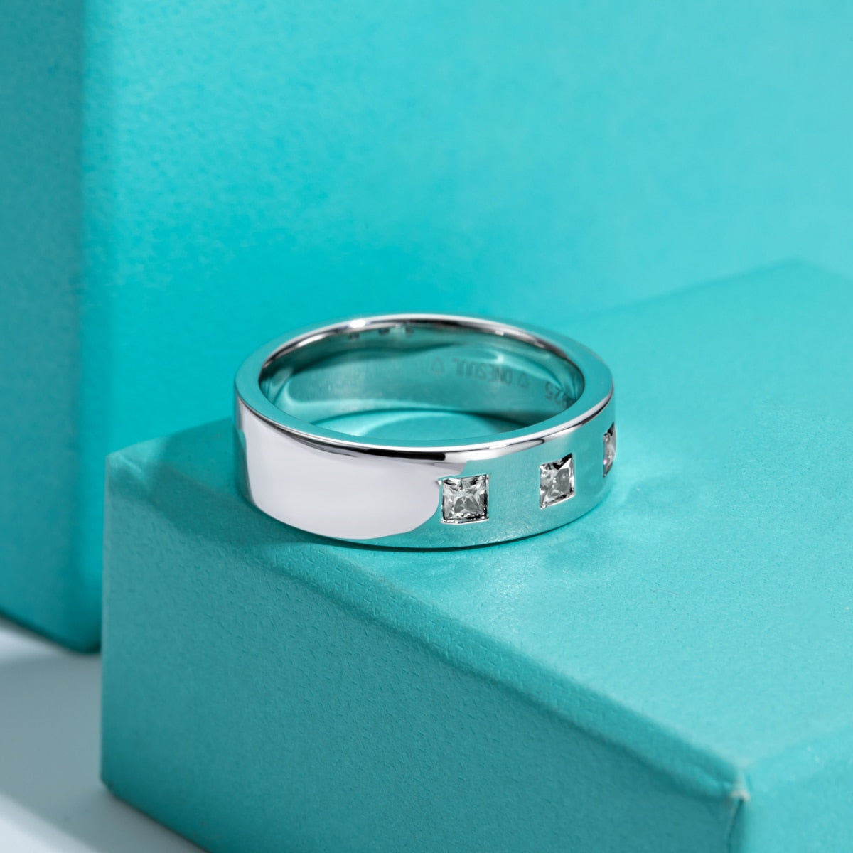 Holloway Jewellery UK Moissanite Diamond Wedding Ring