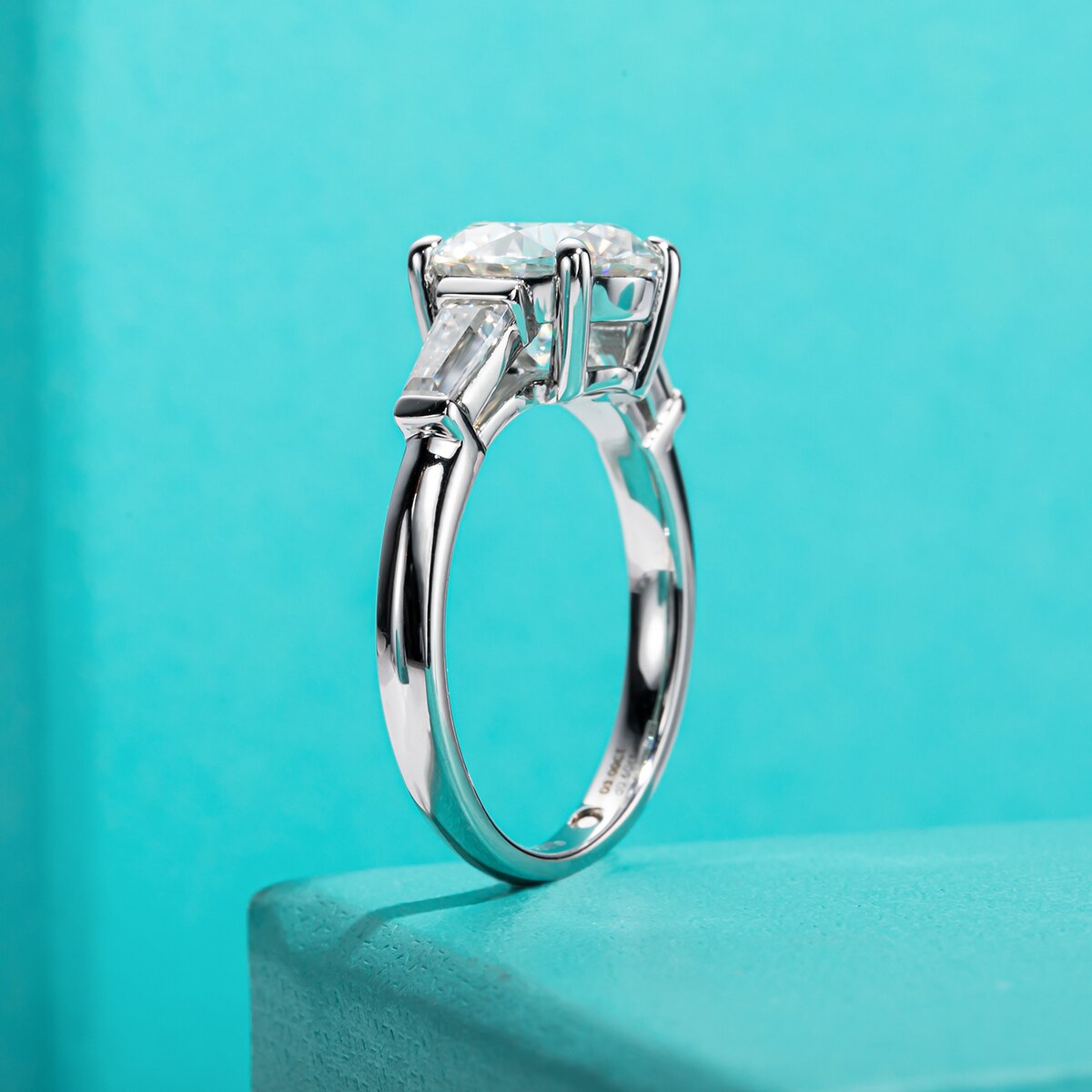Moissanite Diamond Engagement Ring UK