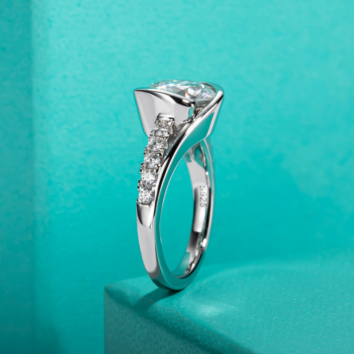 Holloway Jewellery Moissanite Diamond Engagement Ring