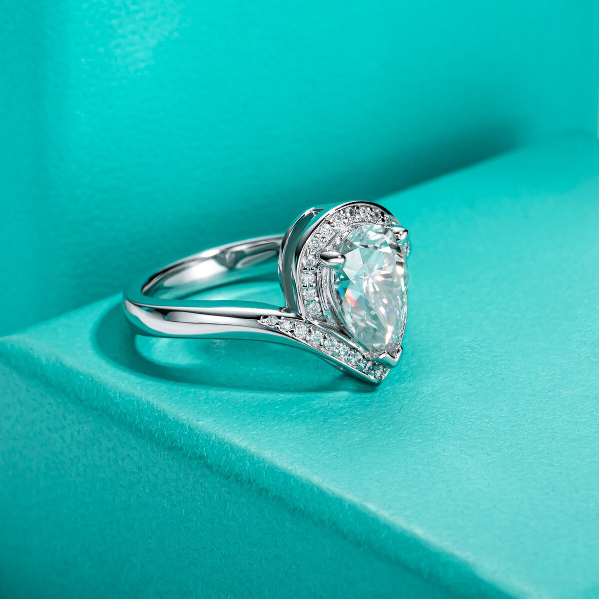 Holloway Jewellery Pear Shape Moissanite Ring