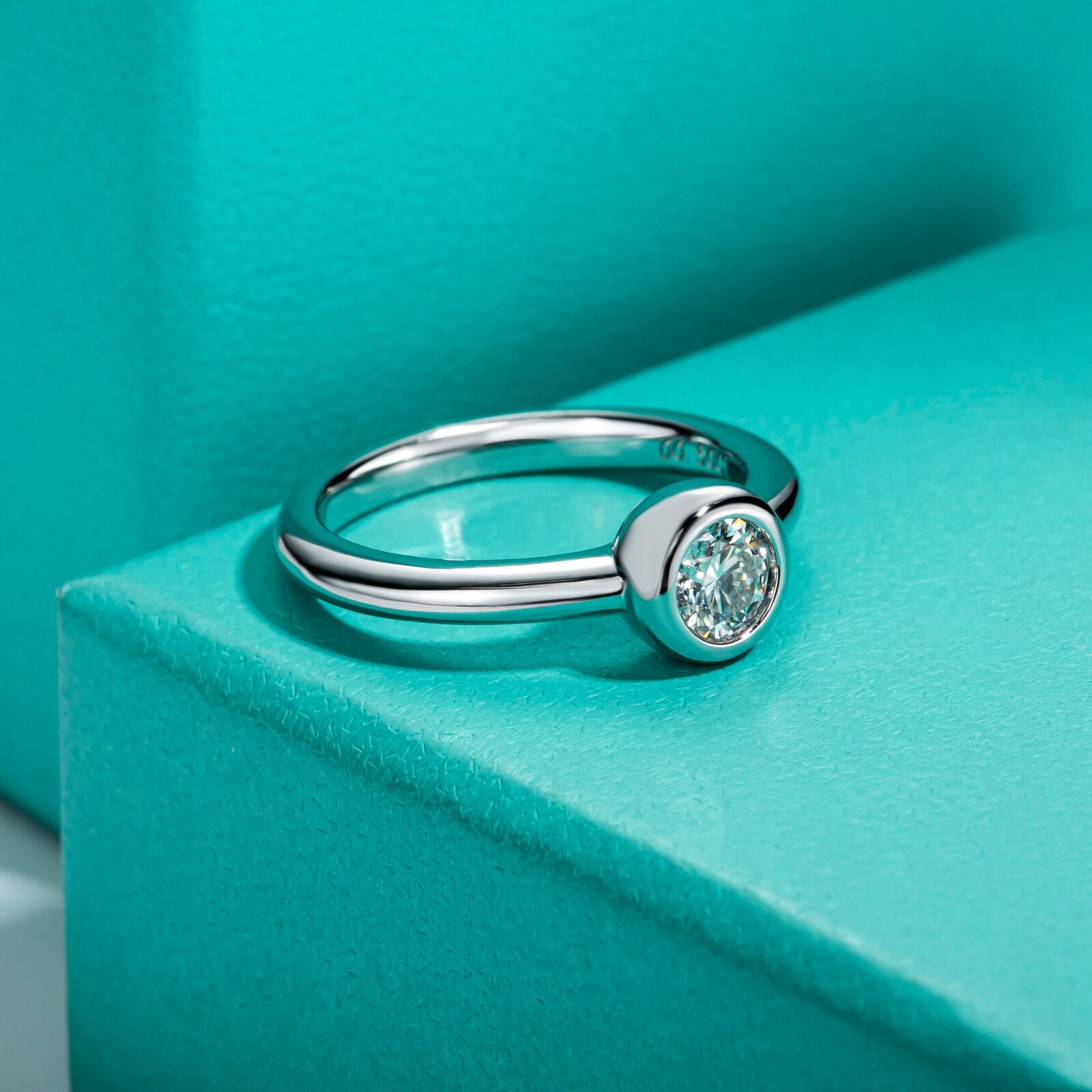 Moissanite Diamond Engagement Ring UK