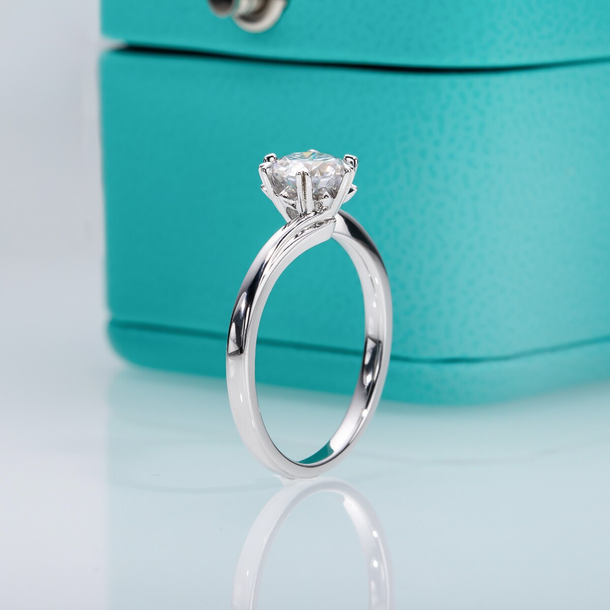 Holloway Jewellery Moissanite Diamond Engagement Ring