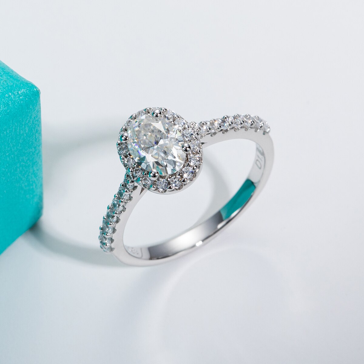 halo oval engagement ring UK Holloway Jewellery