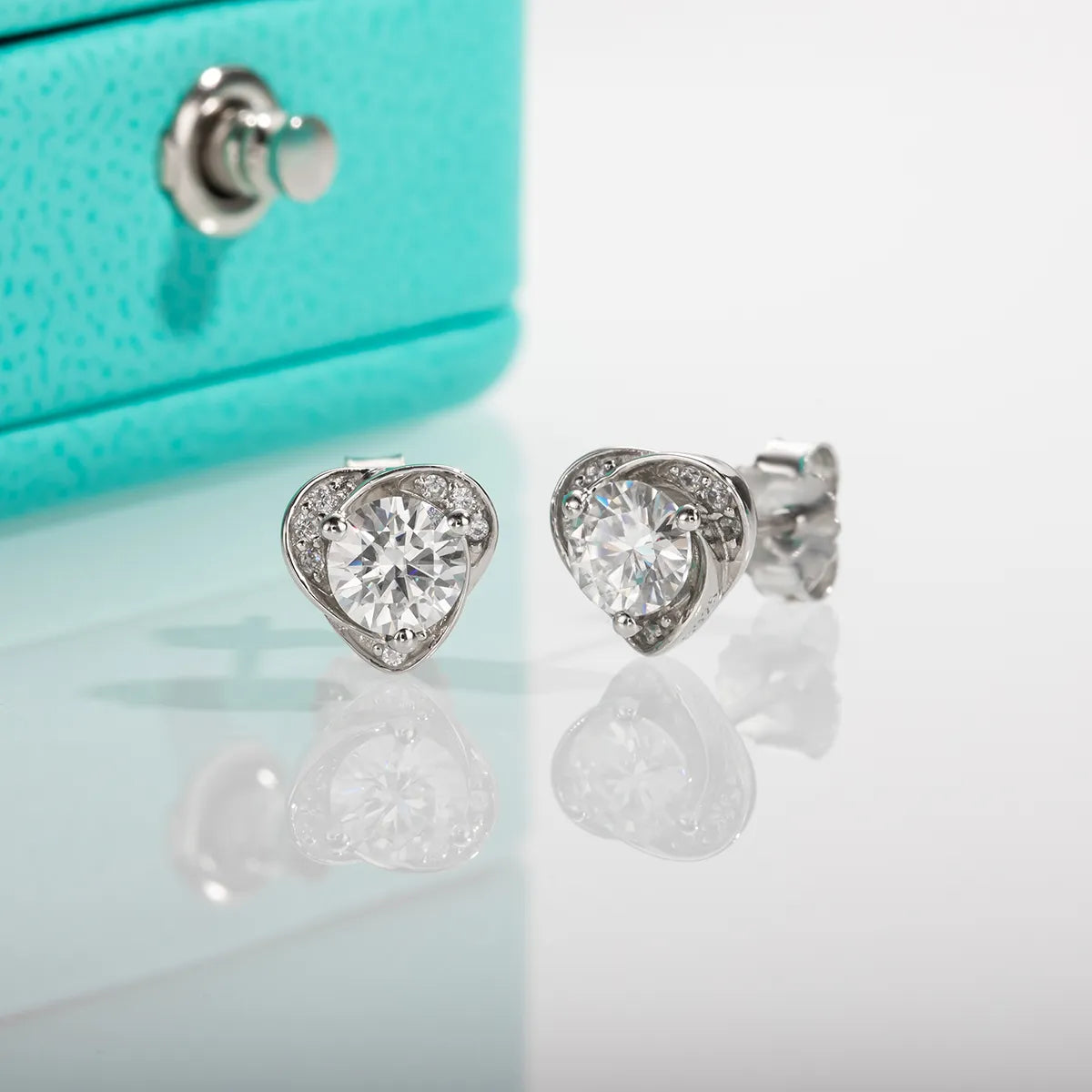 Moissanite Diamond Stud Earrings Free Shipping UK