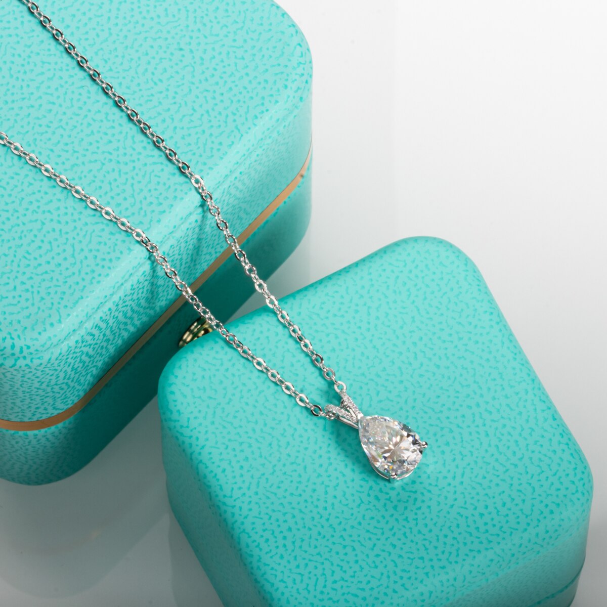 2 carat pear moissanite pendant necklace uk