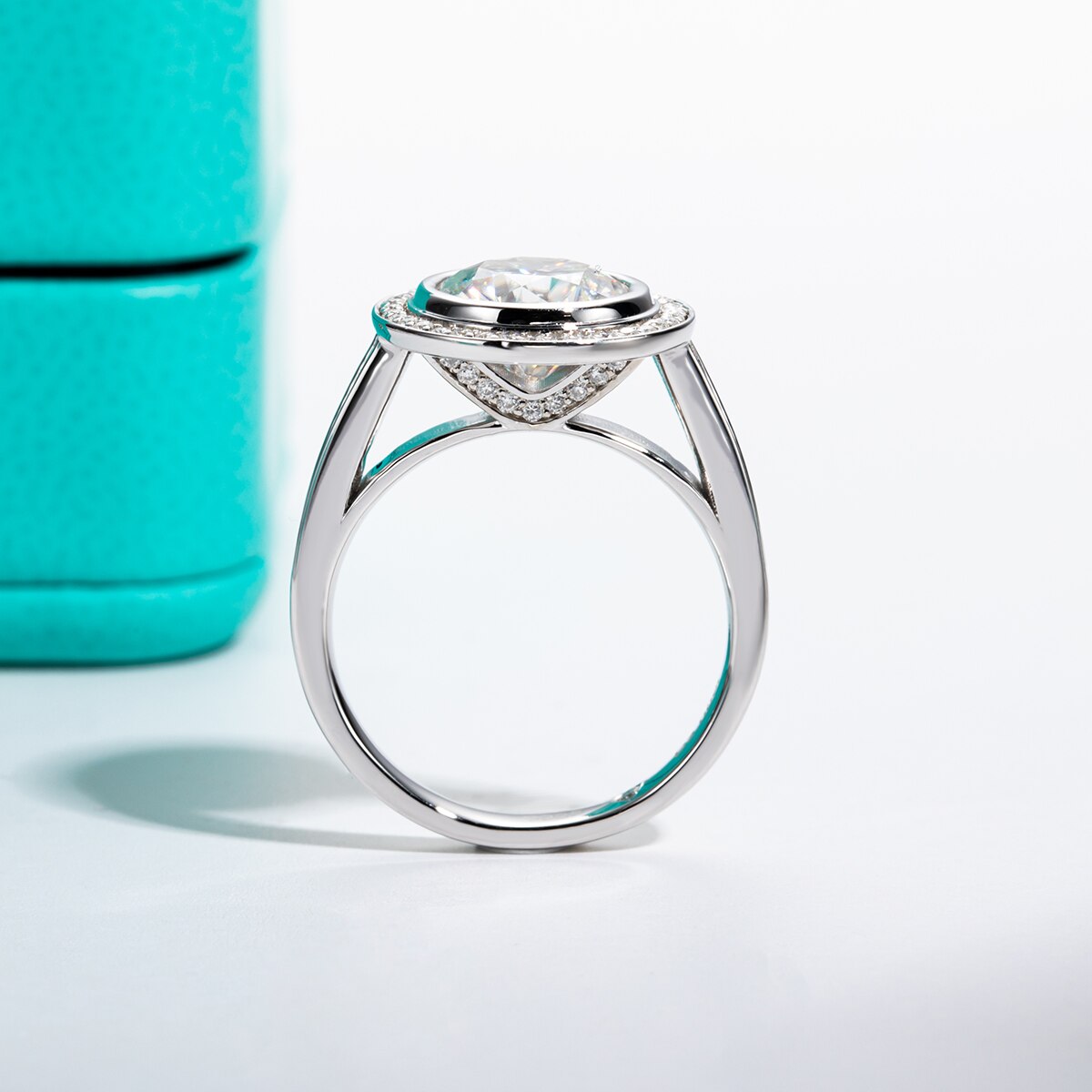 Holloway Jewellery Halo Moissanite Diamond Engagement Ring
