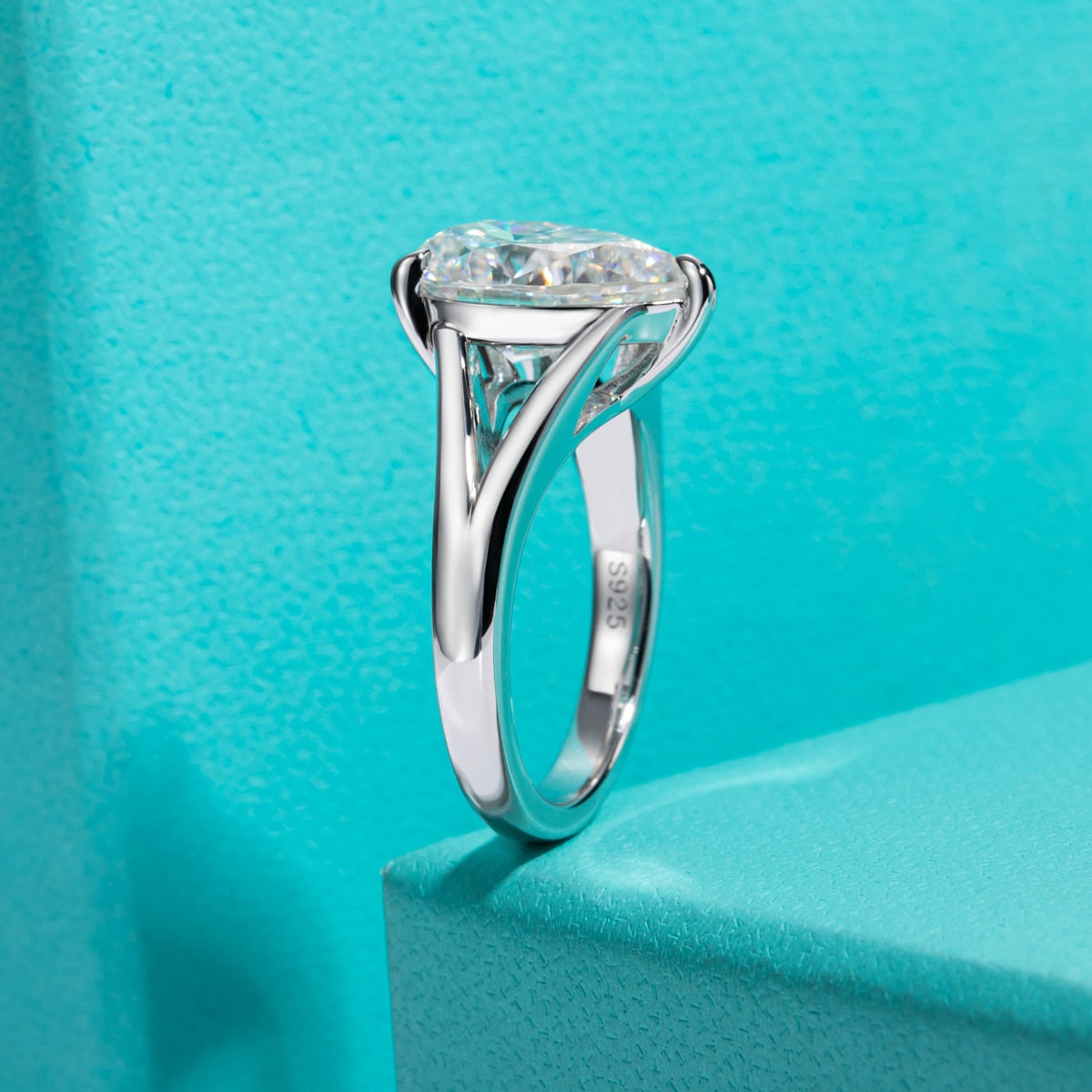 Pear Shape Moissanite Diamond Ring 