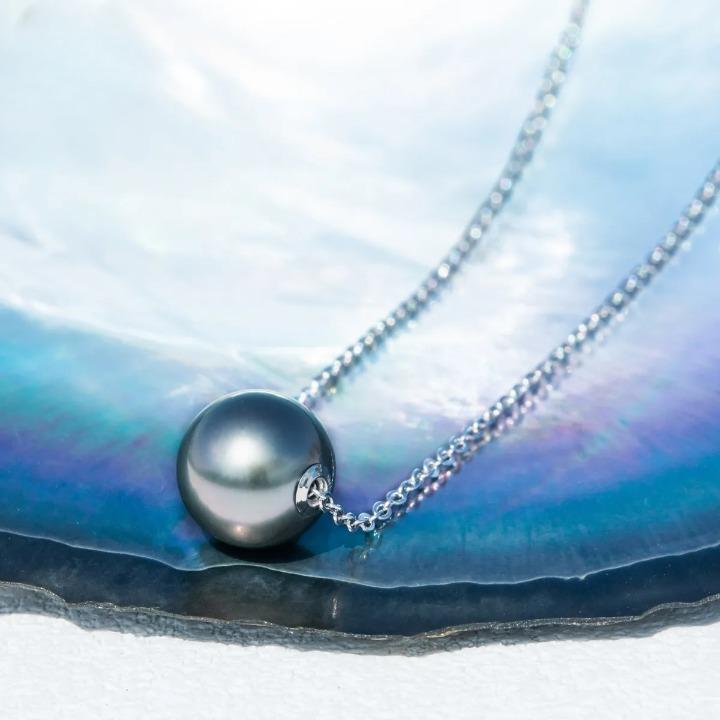 Tahitian Black Pearl Pendant Necklace